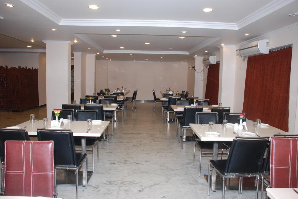 Hotel Vpn Residency Velankanni Exteriör bild