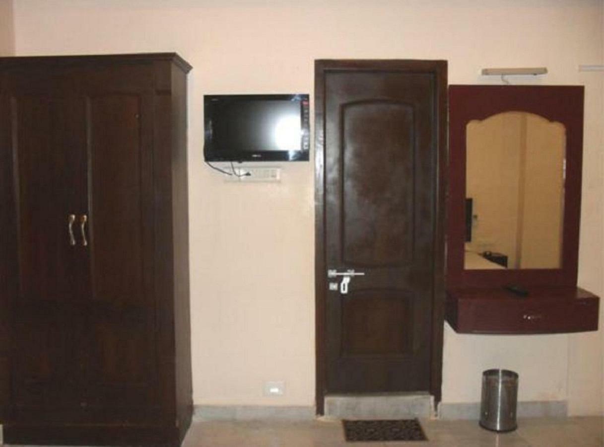Hotel Vpn Residency Velankanni Exteriör bild